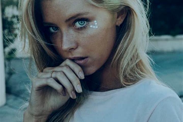 Willow, 35, a blonde blue-eyed middle eastern companion based in Fougeres. Offering Couples, Duos, A-Level, Massage. Available for incall and outcall, overni...