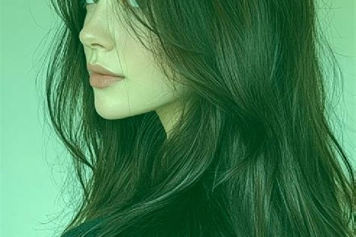 Willow, 37, a auburn brown-eyed european companion based in Racinovci. Offering Erotic Massage, Tantra, Girlfriend Experience. Available for incall and outca...