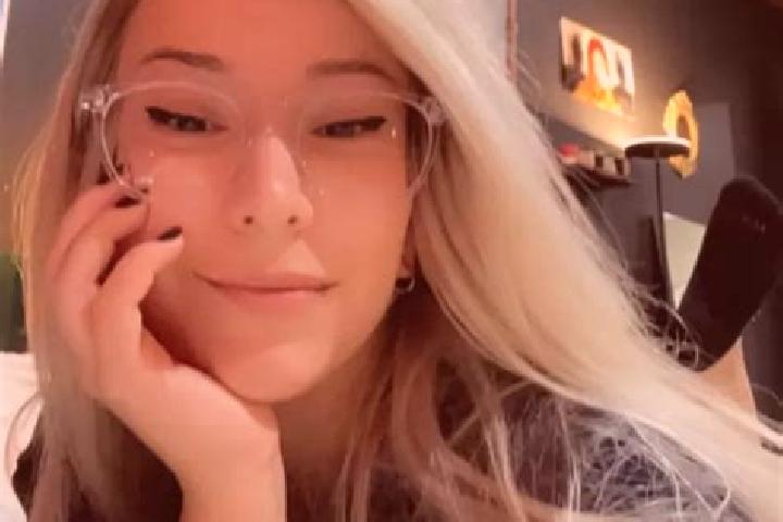 Willow, 37, a blonde dark-eyed mediterranean companion based in Torri in Sabina. Offering GFE, Party Girl, Erotic Massage. Available for incall and outcall, ...