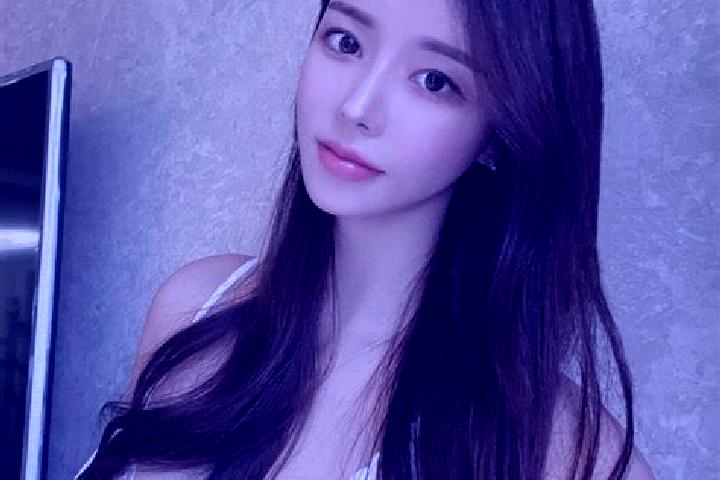 Willow, 37 — Escort in Manjiang, China