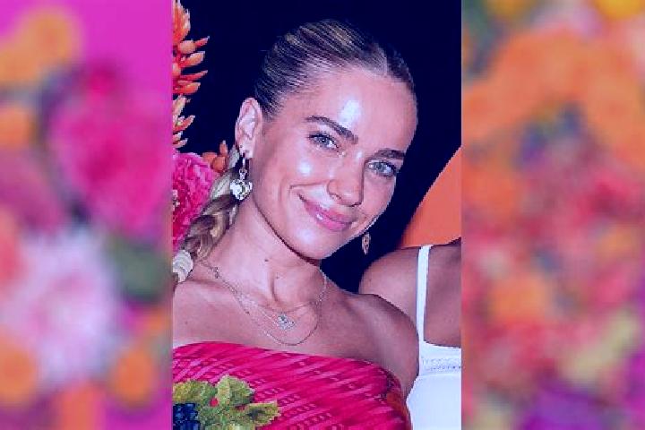 Willow, 38, a auburn amber-eyed ebony companion based in Krajan Sukorambi. Offering A-Level, Deep French Kissing, Dinner Date, 69. Available for incall and o...