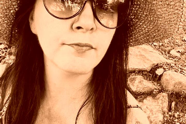 Willow, 38 — Escort in Les Trois-Pierres, France