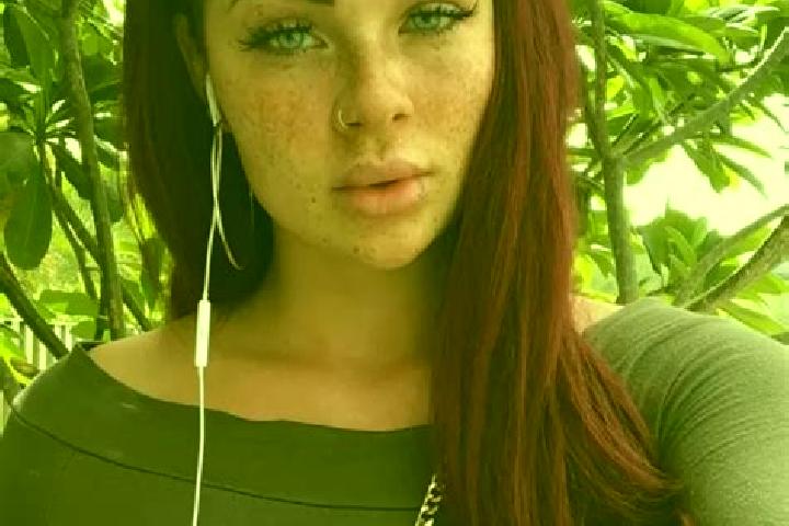 Willow, 39, a red hazel-eyed latina companion based in Viile Satu Mare. Offering 69, OWO, Overnight. Available for incall and outcall, day and evening dates.