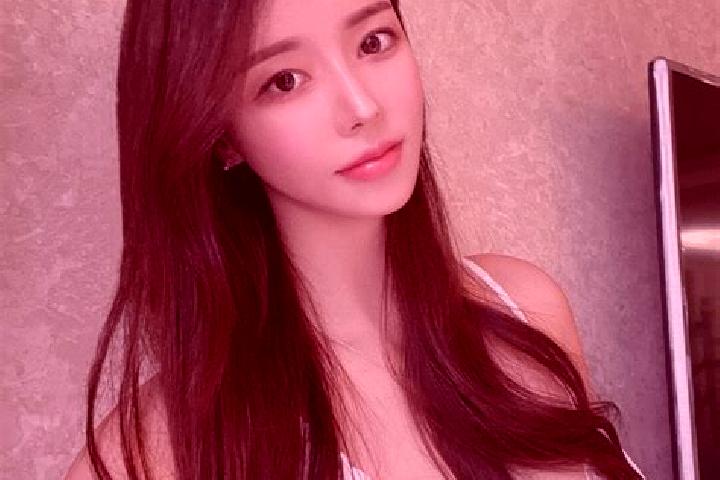 Willow, 39 — Escort in Jiaozhou, China