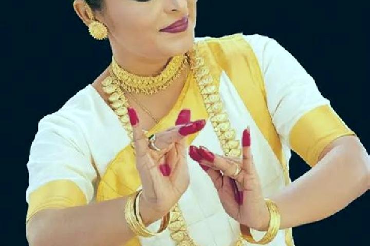 Willow, 39 — Escort in Pathanamthitta, India