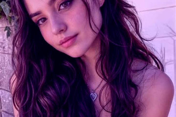 Zoe, 20, a auburn hazel-eyed caucasian companion based in Kerstentsi. Offering Domination, Dinner Date, Couples. Available for incall and outcall, overnight ...