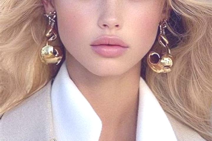 Zoe, 20, a blonde amber-eyed latina companion based in Cromarty. Offering Tantra, CIM, GFE. Available for incall and outcall, day and evening dates.