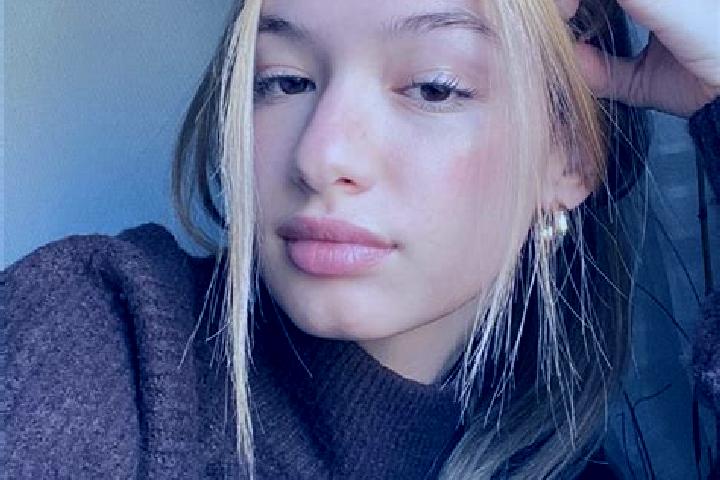 Zoe, 20, a blonde brown-eyed middle eastern companion based in Sober. Offering CIM, 69, Deep French Kissing. Available for incall and outcall, day and evenin...