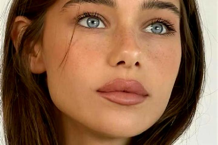 Zoe, 20, a brunette grey-eyed latina companion based in Gross Niendorf. Offering Deep French Kissing, OWO, BDSM. Available for incall and outcall, day and ev...