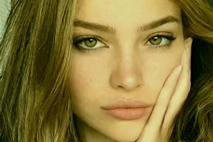Zoe, 20, a dark blonde hazel-eyed mixed companion based in Garut. Offering Striptease, Deep French Kissing, Dinner Date. Available for incall and outcall, da...