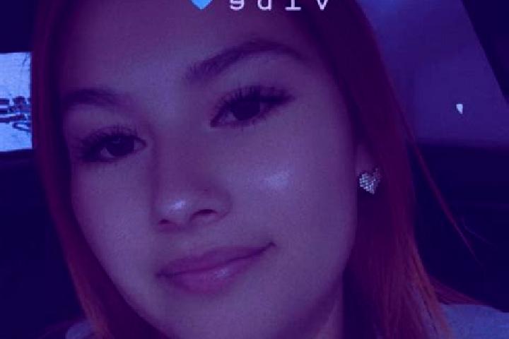Zoe, 20 — Escort in Dowling, Canada