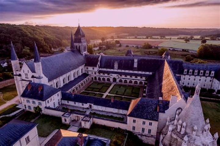 Zoe, 20 — Escort in Fontevraud-l Abbaye, France
