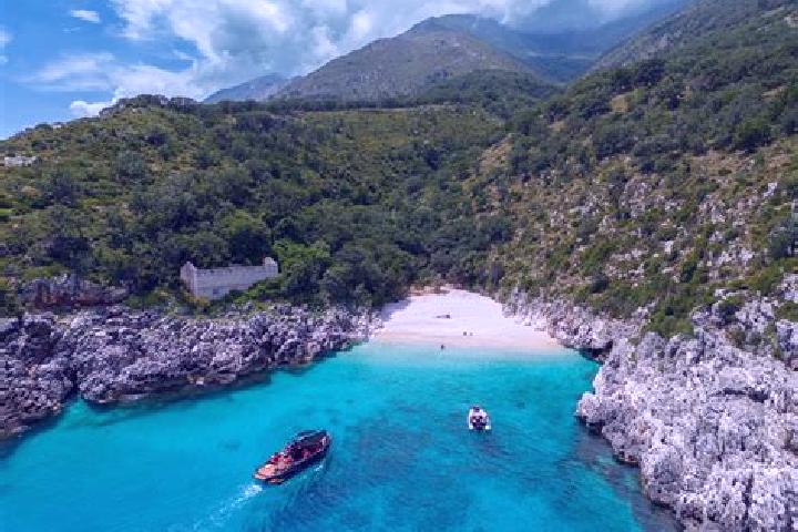 Zoe, 20 — Escort in Karaburun, Turkey