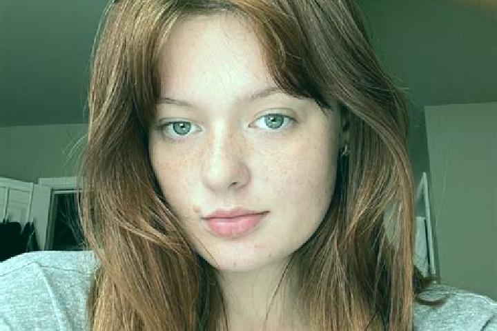 Zoe, 21, a auburn amber-eyed european companion based in El Paraiso de Celen. Offering BDSM, Travel Companion, A-Level, Deep French Kissing. Available for in...