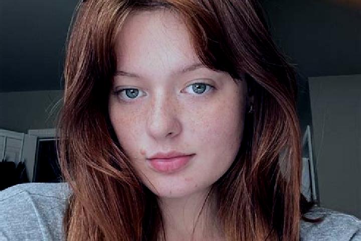 Zoe, 21, a auburn dark-eyed indian companion based in Rhoon. Offering Tantra, Erotic Massage, Massage, Girlfriend Experience, OWO. Available for incall and o...