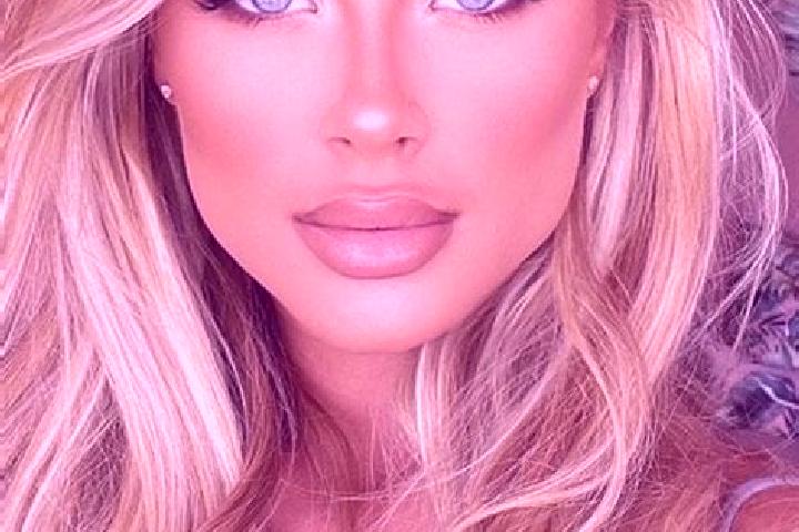 Zoe, 21, a blonde hazel-eyed latina companion based in Rusinovo. Offering GFE, Overnight, Tantra, Roleplay. Available for incall and outcall, overnight booki...