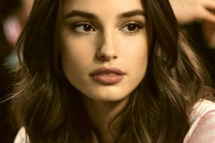 Zoe, 21, a brunette brown-eyed indian companion based in Champdieu. Offering 69, Duos, Girlfriend Experience. Available for incall and outcall, day and eveni...
