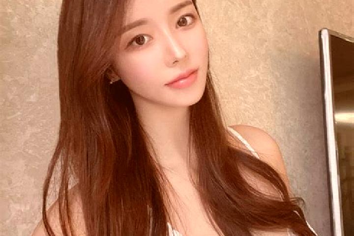 Zoe, 21 — Escort in Guotian, China