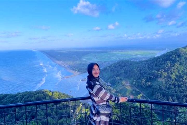 Zoe, 21 — Escort in Karangbolong, Indonesia