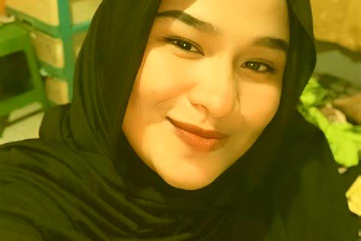 Zoe, 21 — Escort in Liang, Indonesia