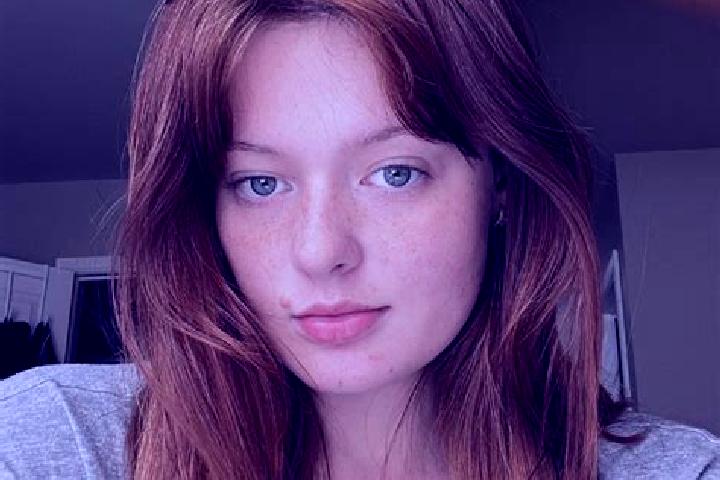 Zoe, 22, a auburn hazel-eyed latina companion based in Nanchital de Lazaro Cardenas del Rio. Offering Roleplay, Party Girl, Erotic Massage. Available for inc...