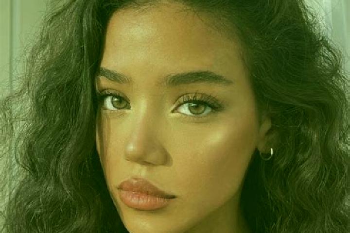 Zoe, 22, a black brown-eyed mixed companion based in Magula. Offering BDSM, Duos, Dinner Date, 69. Available for incall and outcall, overnight bookings avail...