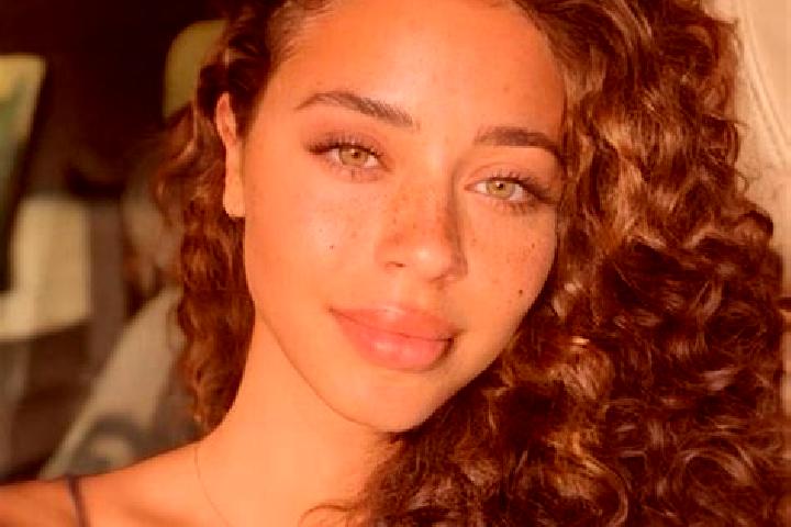 Zoe, 22, a black hazel-eyed latina companion based in Lampari. Offering CIM, A-Level, Erotic Massage. Available for incall and outcall, day and evening dates.
