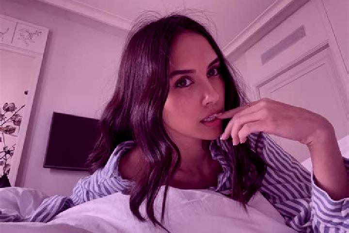 Zoe, 22, a brunette amber-eyed indian companion based in Skoevde. Offering Girlfriend Experience, Roleplay, Erotic Massage, Striptease, Couples. Available fo...