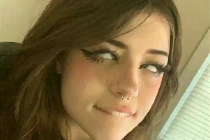 Zoe, 22, a brunette dark-eyed european companion based in Gbomeneda. Offering Roleplay, Party Girl, OWO. Available for incall and outcall, day and evening da...