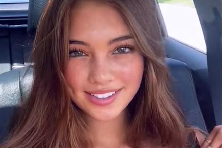 Zoe, 22, a brunette grey-eyed middle eastern companion based in Pleubian. Offering Couples, Dinner Date, A-Level, Girlfriend Experience. Available for incall...