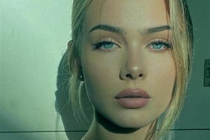 Zoe, 22, a dark blonde grey-eyed european companion based in Pedak. Offering A-Level, GFE, Prostate Massage, Couples. Available for incall and outcall, day a...