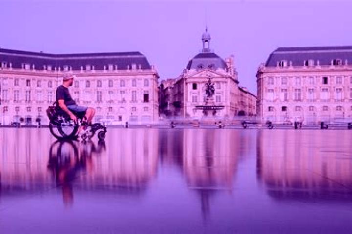 Zoe, 22 — Escort in Bechy, France