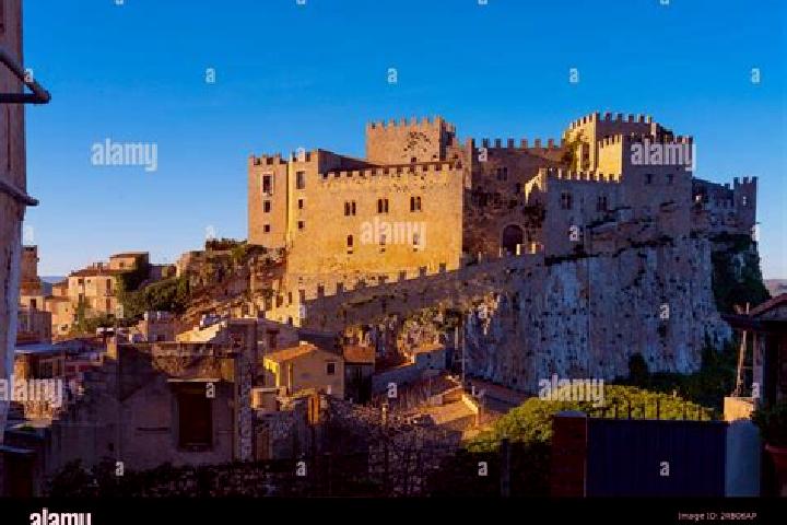 Zoe, 22 — Escort in Caccamo, Italy