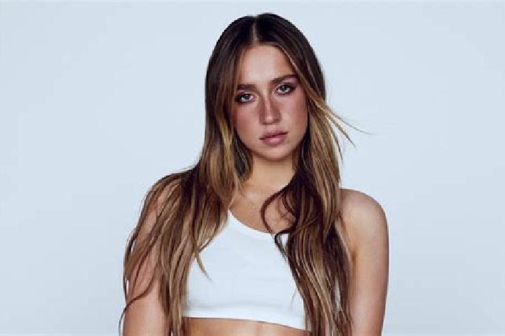 Zoe, 22 — Escort in McCrae, Australia