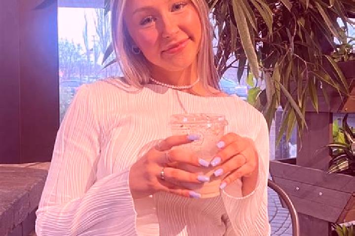 Zoe, 22 — Escort in Muskego, United States