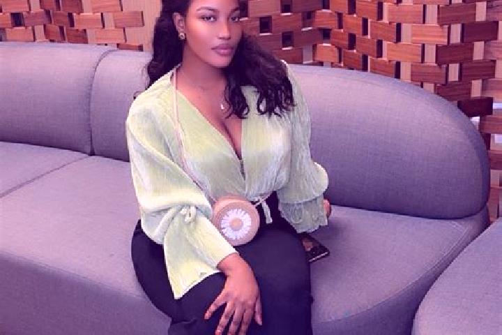 Zoe, 22 — Escort in Toure-Makari, Ivory Coast