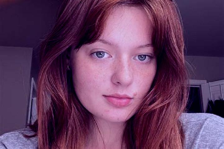 Zoe, 23, a auburn brown-eyed caucasian companion based in Goezler. Offering Prostate Massage, Tantra, GFE, Dinner Date. Available for incall and outcall, day...