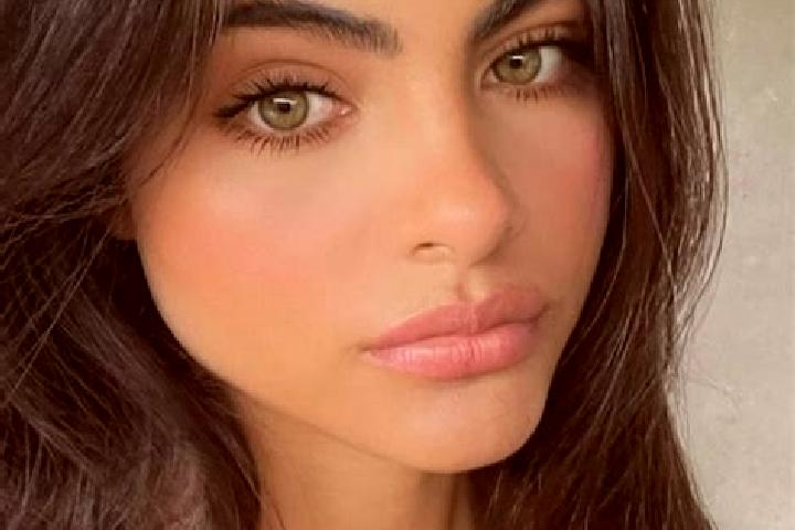 Zoe, 23, a black dark-eyed middle eastern companion based in Montefiore Conca. Offering Dinner Date, Tantra, Prostate Massage, Overnight. Available for incal...