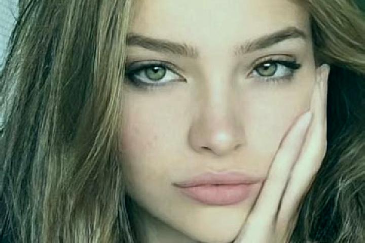 Zoe, 23, a blonde brown-eyed caucasian companion based in Jampang Tengah. Offering OWO, A-Level. Available for incall and outcall, day and evening dates.