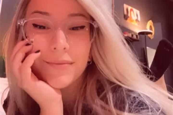 Zoe, 23, a blonde dark-eyed latina companion based in Sao Jose da Lapa. Offering Girlfriend Experience, GFE, Couples. Available for incall and outcall, overn...