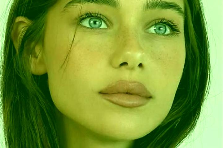 Zoe, 23, a brunette brown-eyed mixed companion based in Santa Elena. Offering Fetish, Massage, CIM. Available for incall and outcall, day and evening dates.