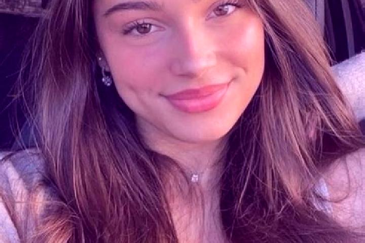 Zoe, 23, a brunette hazel-eyed mediterranean companion based in Loxton North. Offering Couples, Travel Companion. Available for incall and outcall, overnight...