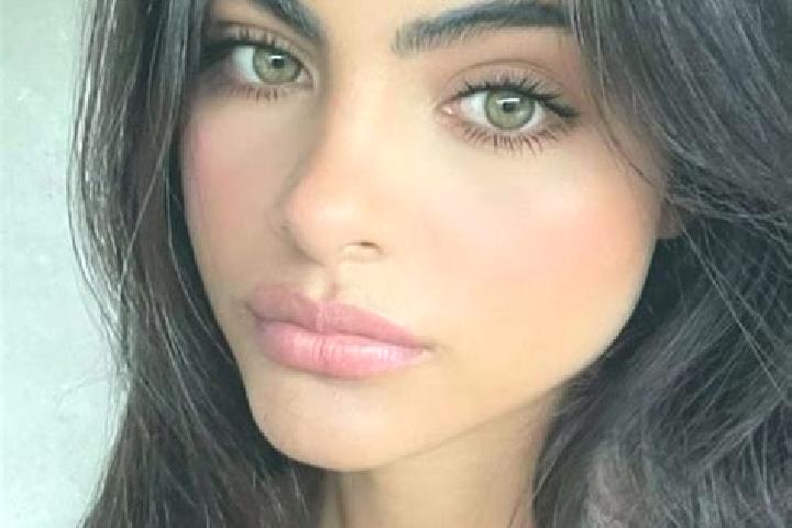 Zoe, 23, a dark blonde green-eyed european companion based in Apold. Offering CIM, Party Girl, Striptease, Erotic Massage. Available for incall and outcall, ...