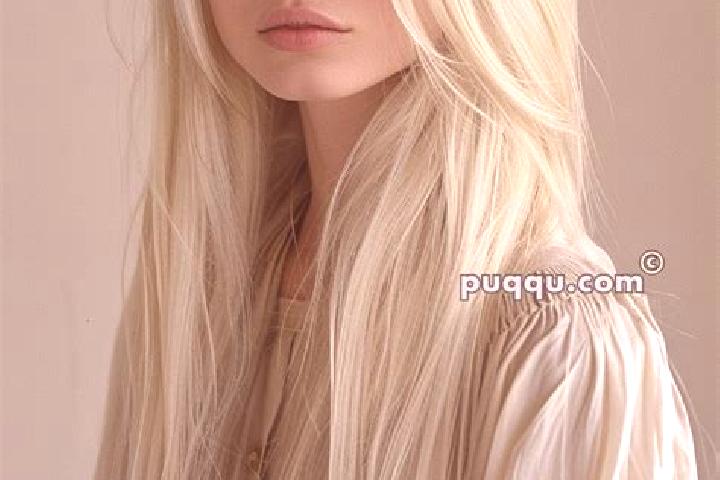 Zoe, 23, a platinum blonde blue-eyed asian companion based in Mont-Dore. Offering Duos, Domination, Tantra. Available for incall and outcall, day and evening...