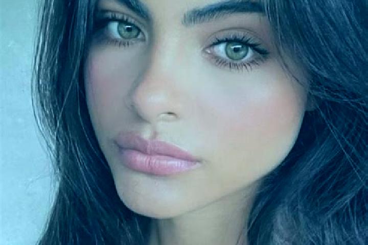 Zoe, 23, a red dark-eyed european companion based in Montredon. Offering Deep French Kissing, Travel Companion, Domination, Couples. Available for incall and...