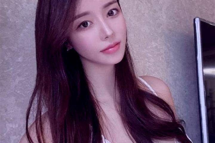 Zoe, 23 — Escort in Baiyushan, China