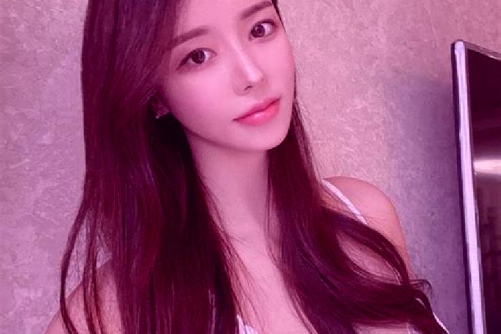 Zoe, 23 — Escort in Hantang, China