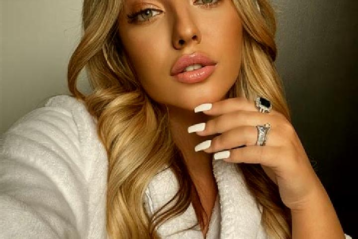 Zoe, 23 — Escort in Hede, China