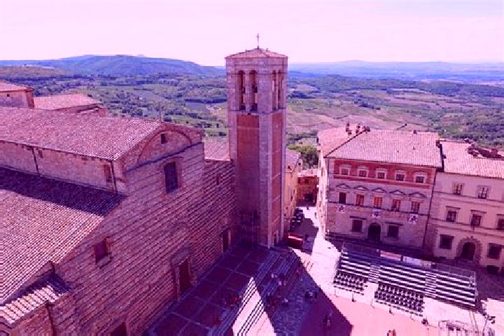 Zoe, 23 — Escort in Montepulciano, Italy