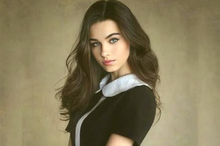 Zoe, 24, a black blue-eyed slavic companion based in East Horsley. Offering OWO, Roleplay, CIM, Striptease. Available for incall and outcall, day and evening...
